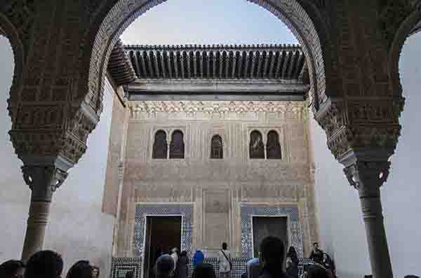 Granada 049 - La Alhambra - palacios Nazaries - Patio del Mexuar.jpg